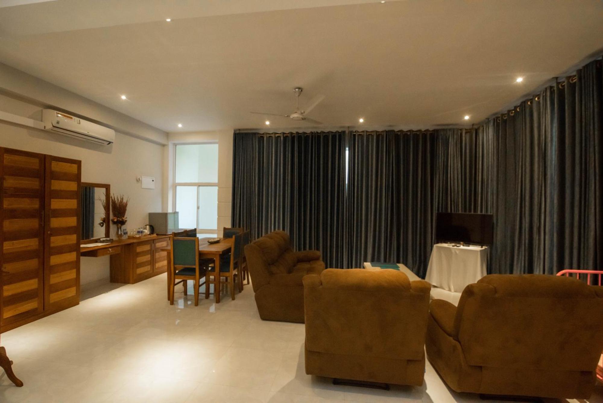 Royal Reach Udawalawe Otel Oda fotoğraf